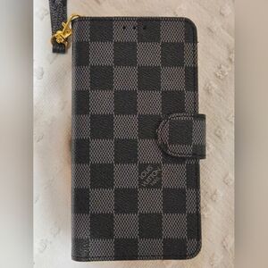Louis Vuitton Black and Gray Checkered Case